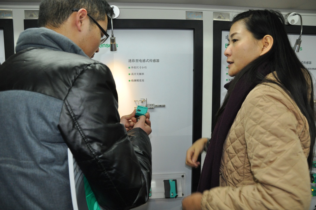 倍加福携多款传感器探访安博电子·官网首页_安博集团公司-4.jpg