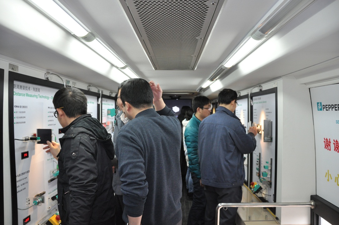 倍加福携多款传感器探访安博电子·官网首页_安博集团公司-5.jpg